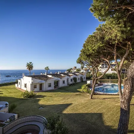 Vivi Homes - Nico Pool, Terrace & Sea View Apartment *