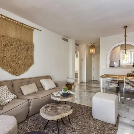 Vivi Homes - Nico Pool, Terrace & Sea View Apartment