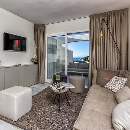Vivi Homes - Nico Pool, Terrace & Sea View *